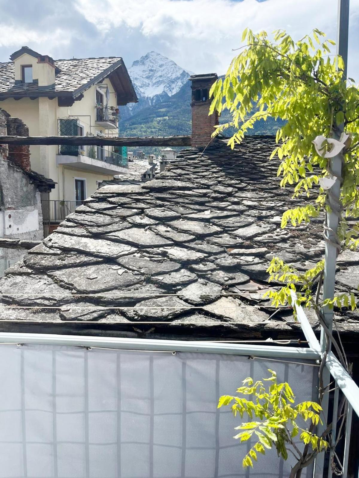You And Me Nel Cuore Antico Di Aosta Bagian luar foto